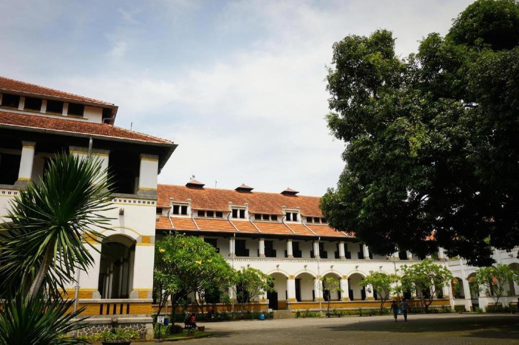 Hostel Reddoorz Syariah Near Lapangan Pancasila Simpang Lima Semarang Exteriér fotografie