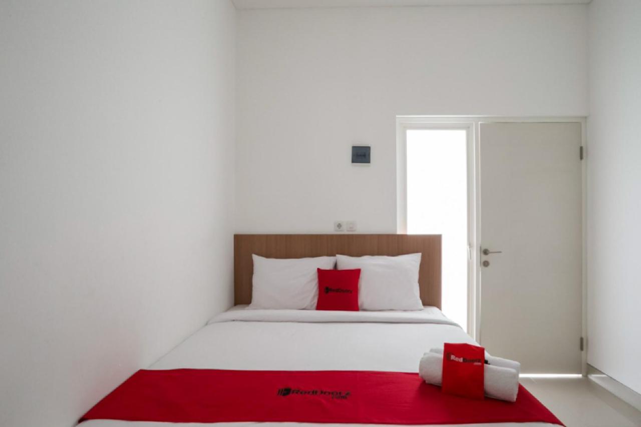 Hostel Reddoorz Syariah Near Lapangan Pancasila Simpang Lima Semarang Exteriér fotografie