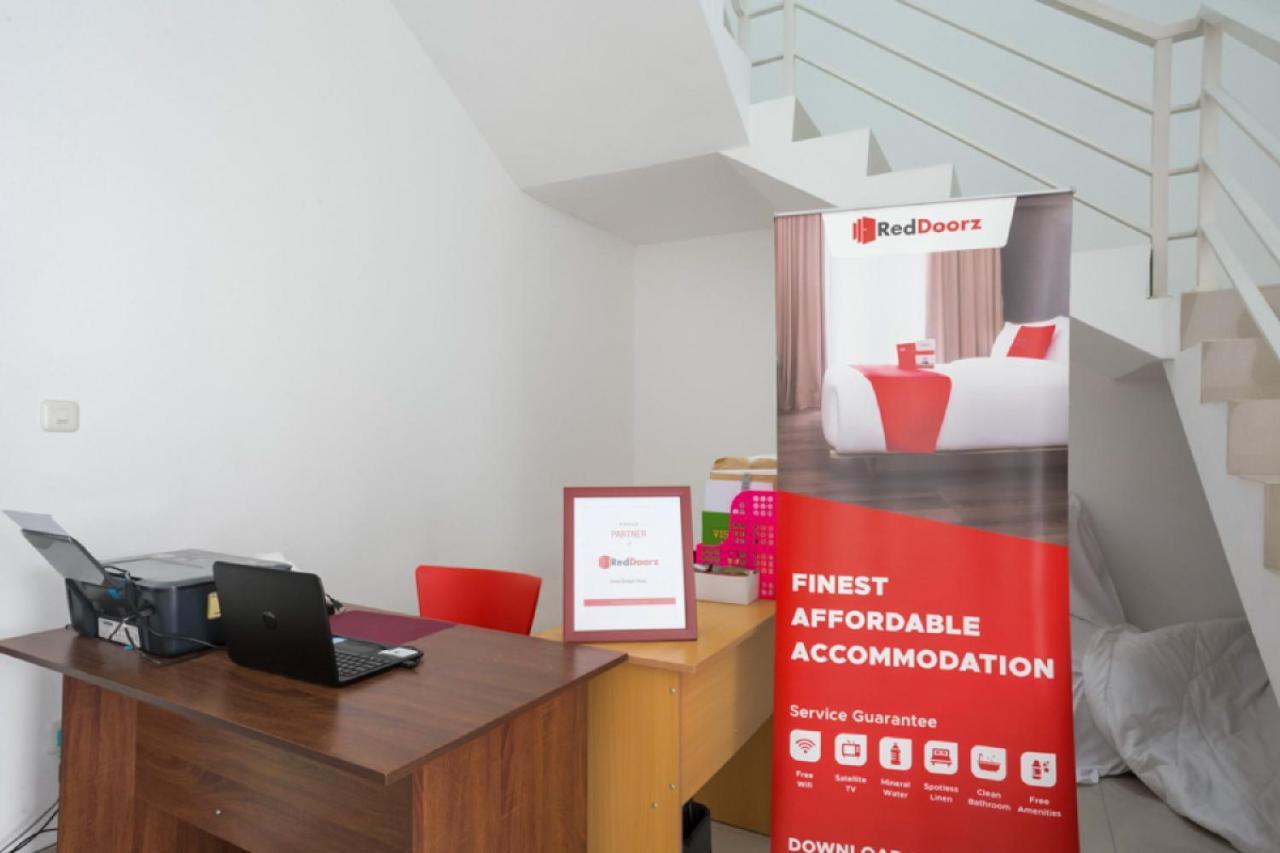 Hostel Reddoorz Syariah Near Lapangan Pancasila Simpang Lima Semarang Exteriér fotografie