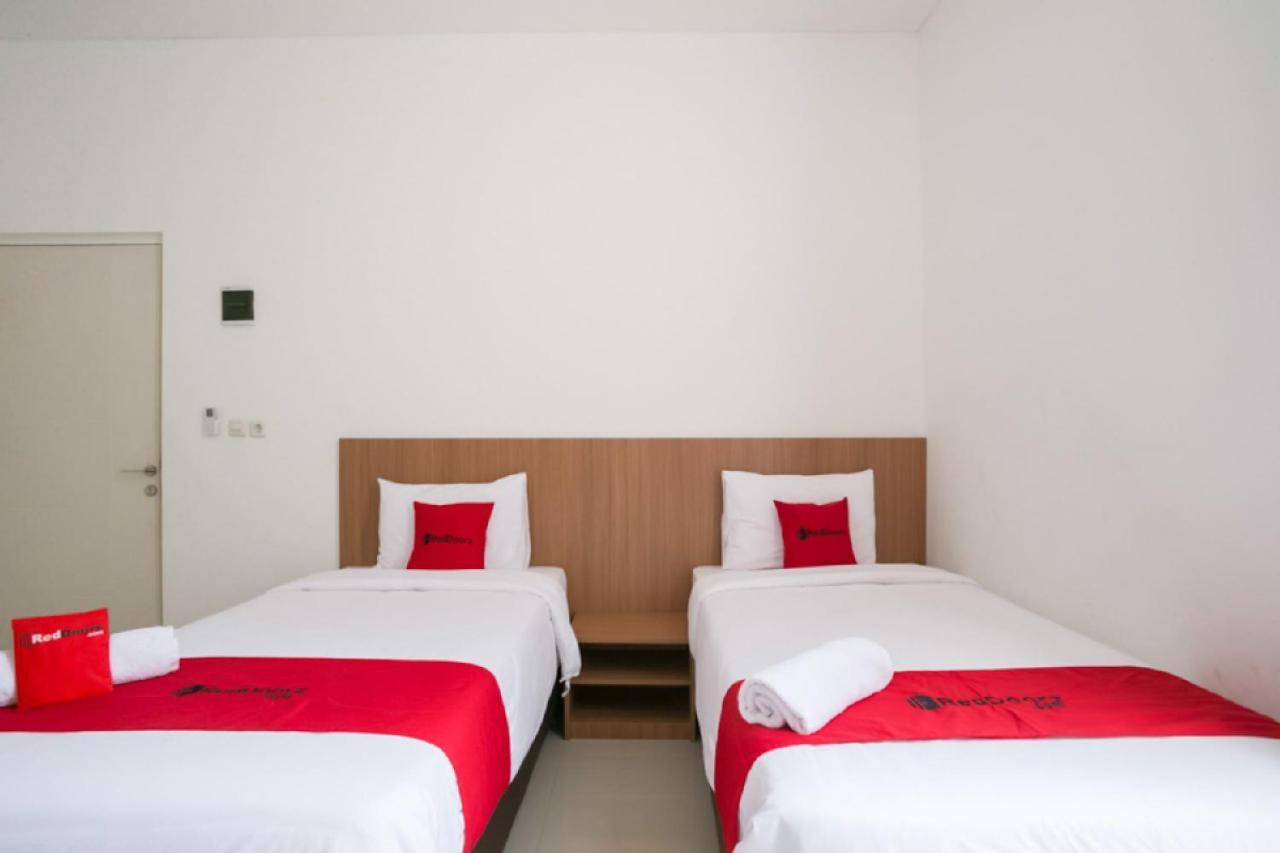 Hostel Reddoorz Syariah Near Lapangan Pancasila Simpang Lima Semarang Exteriér fotografie