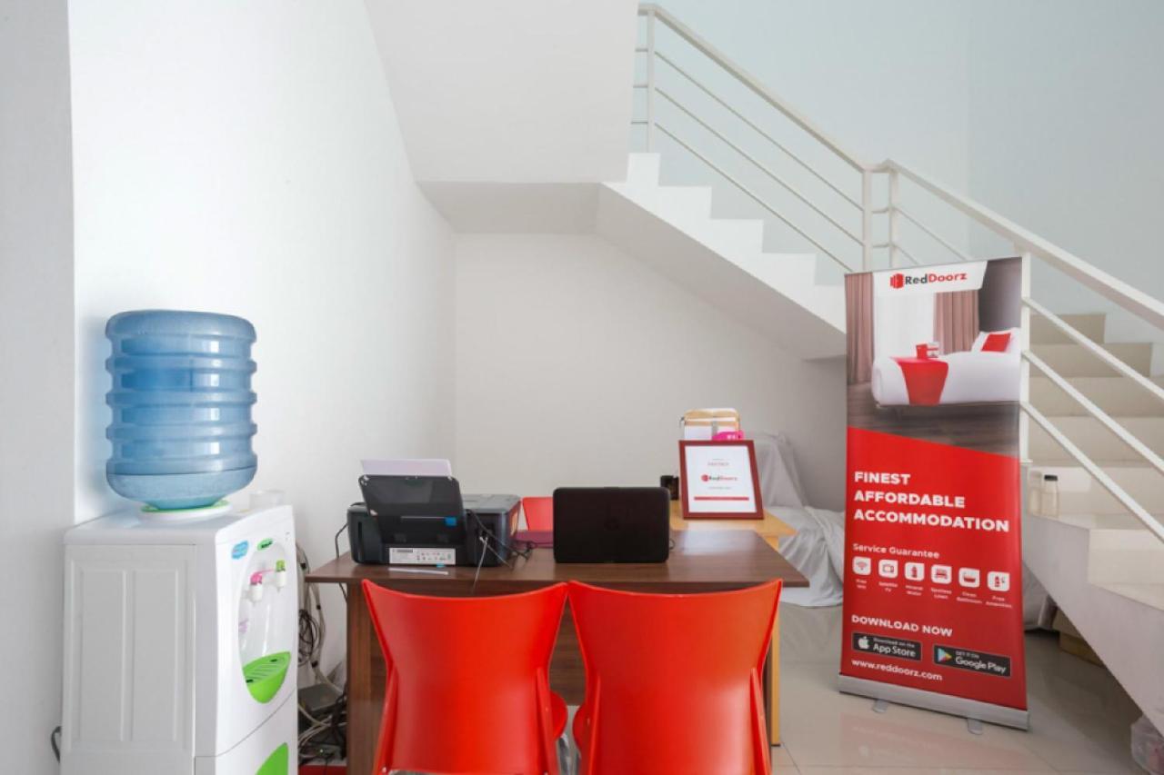 Hostel Reddoorz Syariah Near Lapangan Pancasila Simpang Lima Semarang Exteriér fotografie