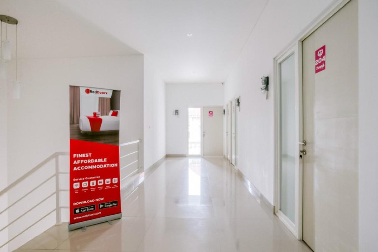 Hostel Reddoorz Syariah Near Lapangan Pancasila Simpang Lima Semarang Exteriér fotografie